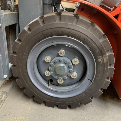 Appareil d'usine de fabrication 2 pièces 7.00T-15 Jantes de roue en acier pour pneus 28x9-15